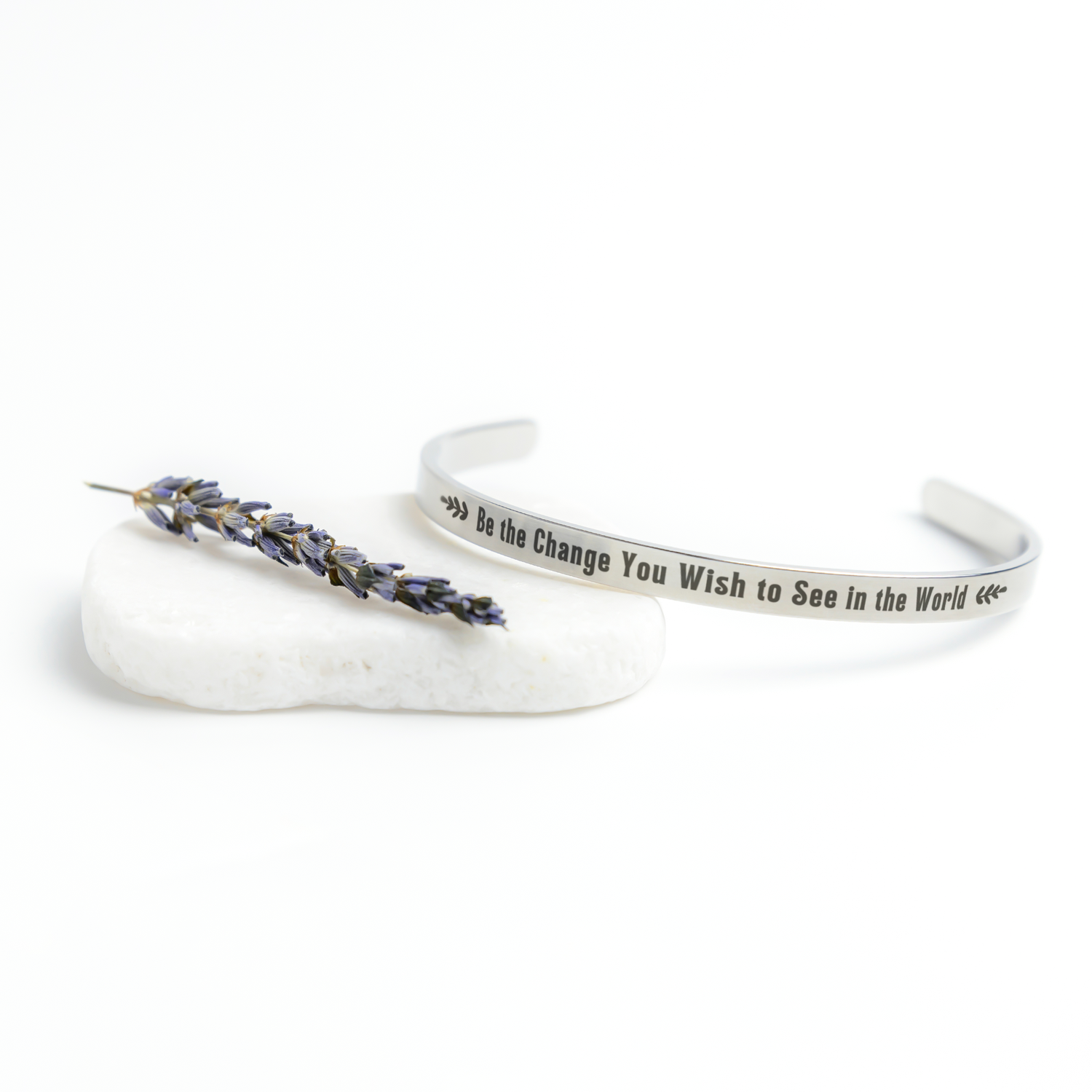 Be_The_Change_Bracelet_Silver_Lifestyle_03_Mockup.png