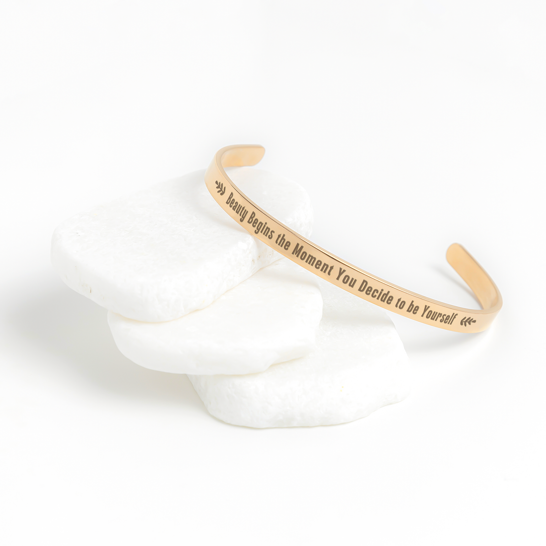 Beauty_is_Being_Yourself_Bracelet_Rose_Gold_Lifestyle_02_Mockup.png