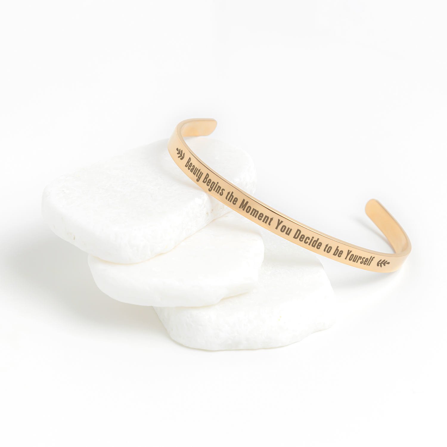 Beauty_is_Being_Yourself_Bracelet_Rose_Gold_Lifestyle_02_Mockup.png