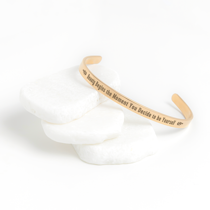 Beauty_is_Being_Yourself_Bracelet_Rose_Gold_Lifestyle_02_Mockup.png