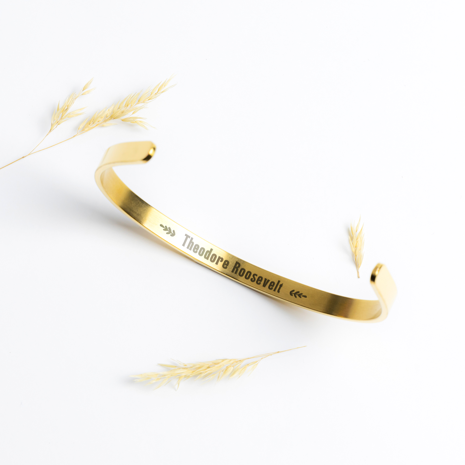 Comparison_is_the_Thief_of_Joy_Bracelet_Gold_Lifestyle_01_Mockup.png