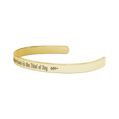 Comparison_is_the_Thief_of_Joy_Bracelet_Gold_Transparent_02_Mockup.png