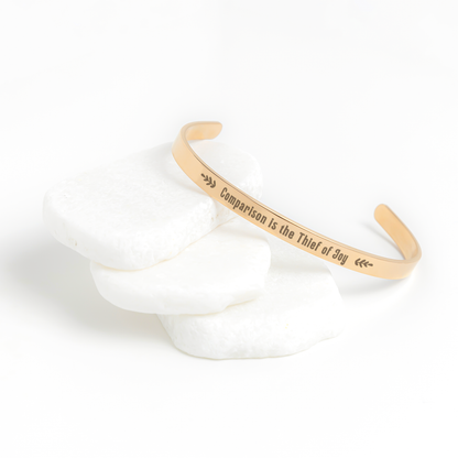 Comparison_is_the_Thief_of_Joy_Bracelet_Rose_Gold_Lifestyle_02_Mockup.png