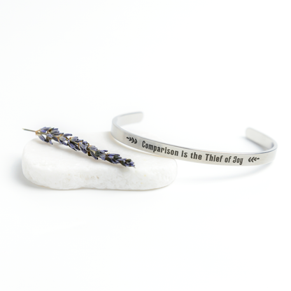 Comparison_is_the_Thief_of_Joy_Bracelet_Silver_Lifestyle_03_Mockup.png