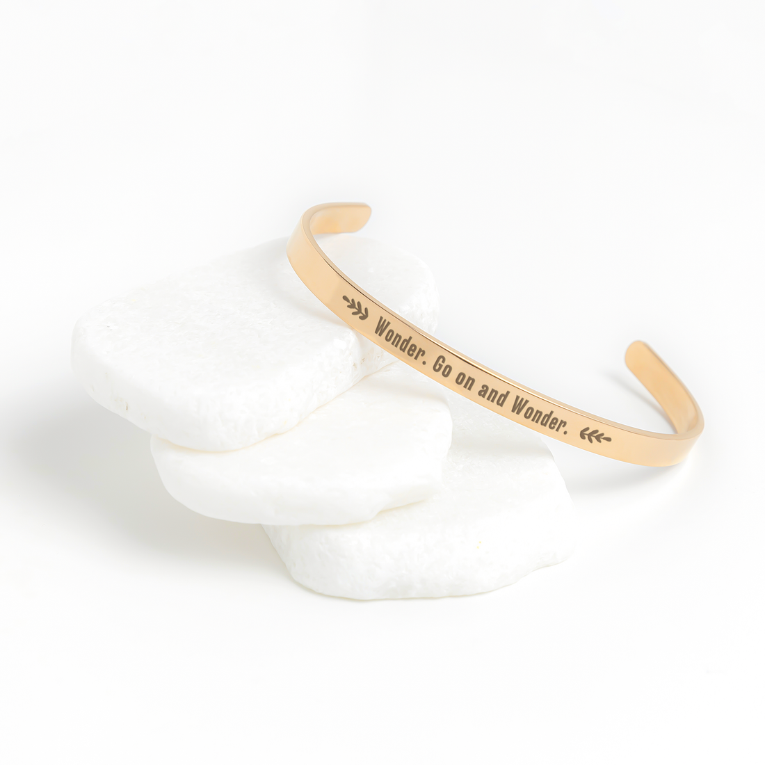 Go_on_and_Wonder_Bracelet_Rose_Gold_Lifestyle_02_Mockup.png