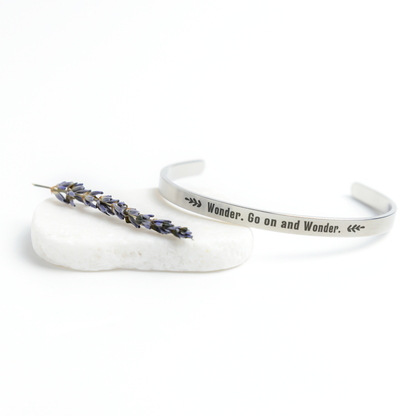 Go_on_and_Wonder_Bracelet_Silver_Lifestyle_03_Mockup.png